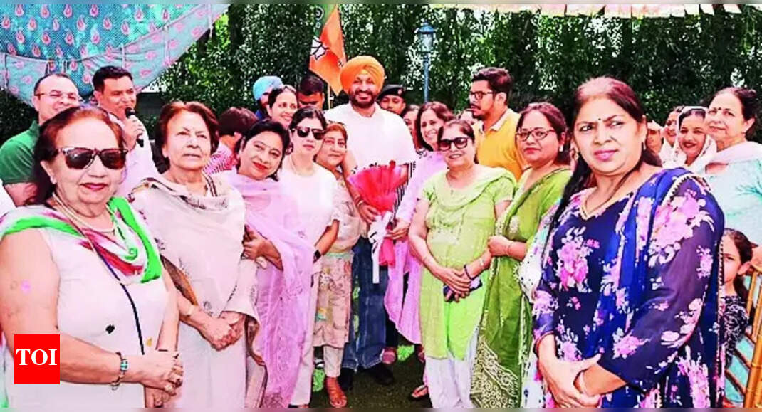 Ravneet Bittu: Bittu vows to raise demand for metro service in city ...