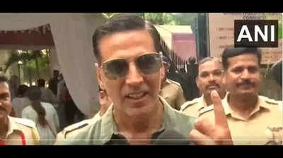 Akshay Kumar casts his vote for the first time after getting Indian citizenship