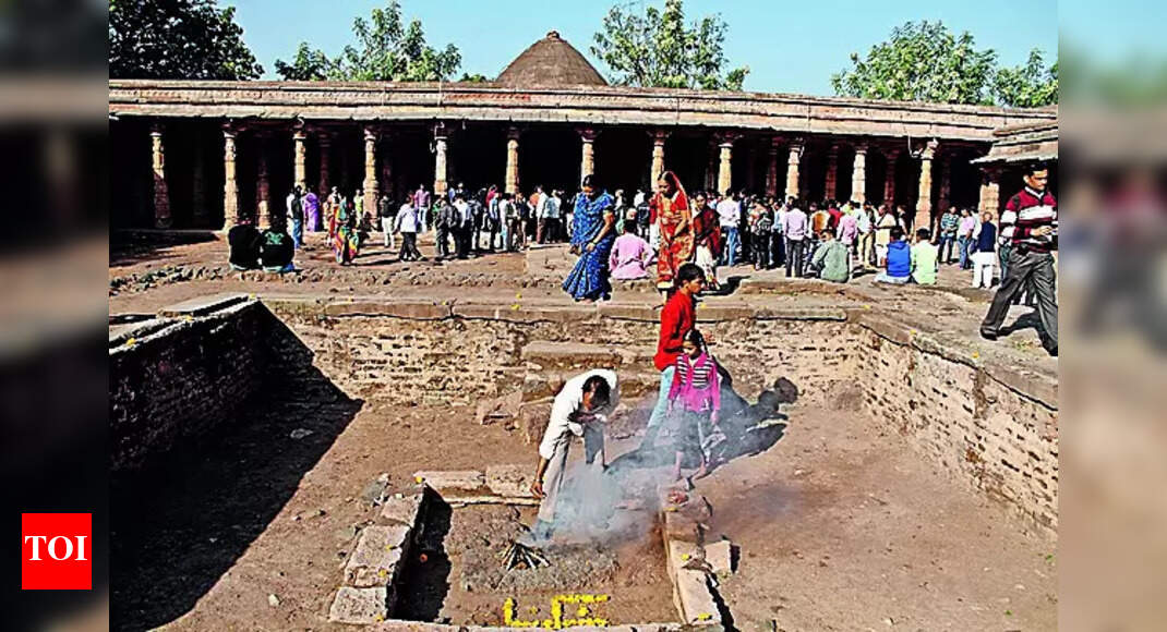 'Lotus-like image engraved on white stone found in Bhojshala survey': ASI | Bhopal News - Vimarsana News