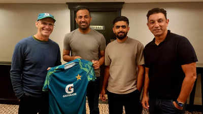 Watch: Captain Babar Azam and Pakistan team welcome new coach Gary Kirsten in Leeds