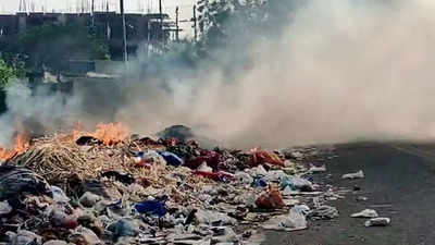 Garbage burns in open, Raj Nagar Extension residents feel the heat