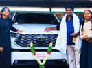 Cooku With Comali fame actor Mathurai Muthu welcomes home a brand new SUV; see pic