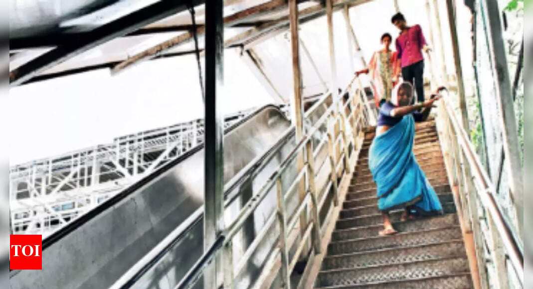 FoB fiasco: Elevator errors leave pedestrians stranded in Hyderabad city | Hyderabad News - Vimarsana News