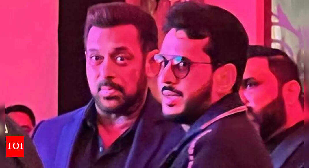 Shark Tank India's Aman Gupta shares a pic with Bollywood superstar Salman Khan; Netizens say 'Sharks ke bhaijaan with Bollywood ke bhaijaan' - Vimarsana News
