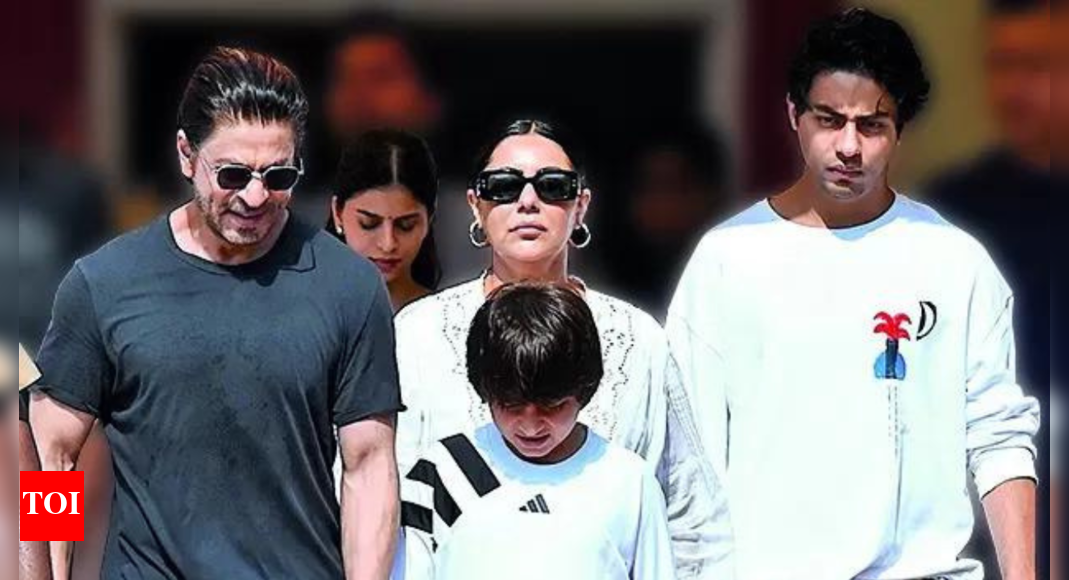 It's all cameras & action as stars descend on polling booths, queue up with commons | India News - Vimarsana News