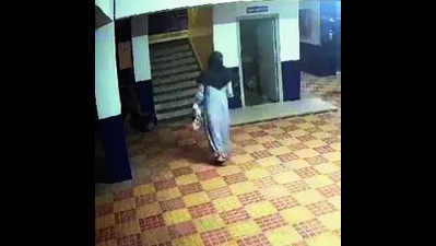 Thieves dress up like women to burgle home
