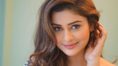 Payal Rajput in controversy with 'Rakshana' makers, Alleges she got threats of getting ban from Tollywood