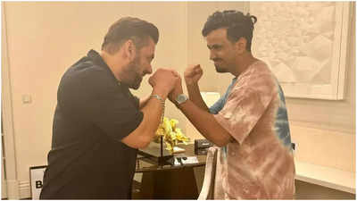 Salman Khan's playful mock fight with Dubai-based YouTuber goes viral - WATCH video