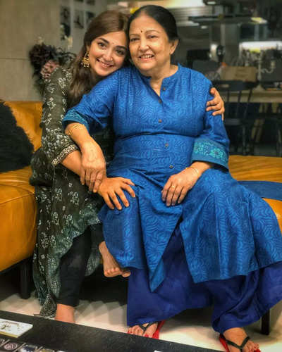 Monali Thakur's mother Minati Thakur passes away