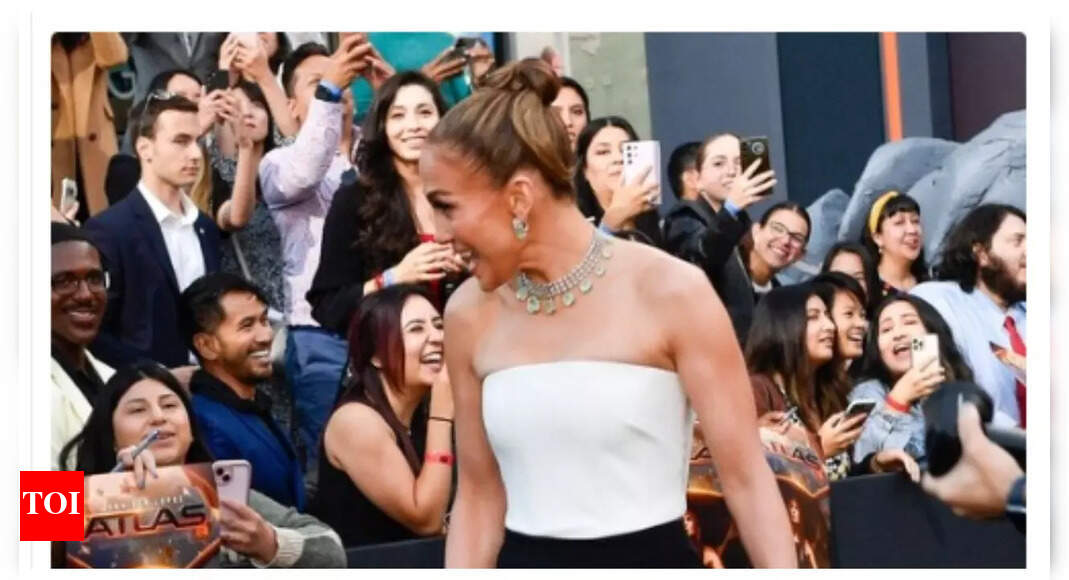 Jennifer Lopez shines solo at Atlas Premiere, fueling Ben Affleck separation rumors | English Movie News - Vimarsana News