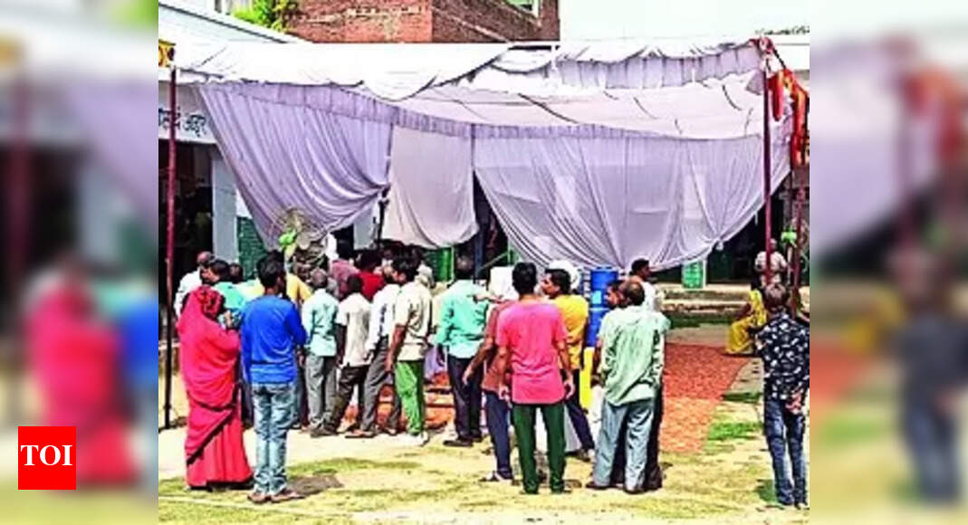 Poll fest dampener: Many booths fail to provide basic infra | Lucknow ...