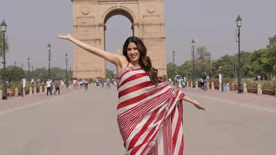 Janhvi Kapoor visits India Gate in a cricket-themed saree ahead of the release of ‘Mr and Mrs Mahi’- See photo