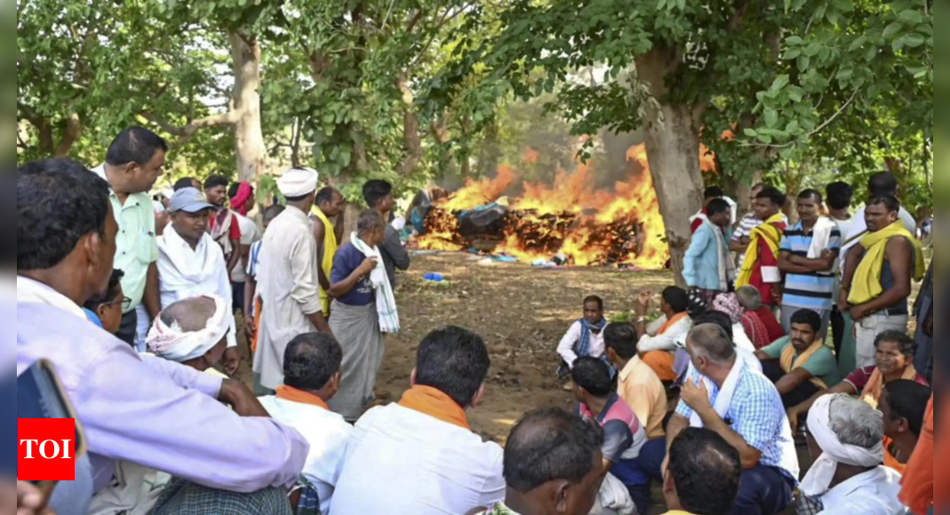One funeral pyre for 17 accident victims in Chhattisgarh village