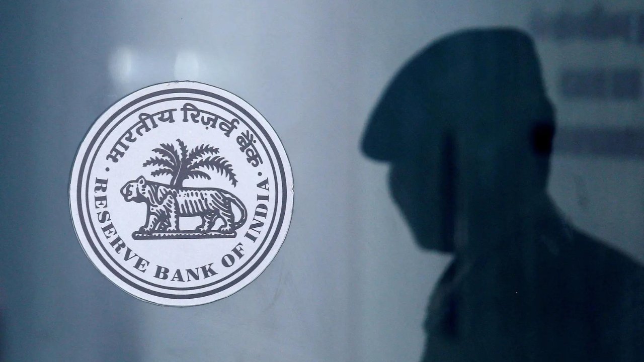 According to RBI report, Indian economy is on the verge of recovery