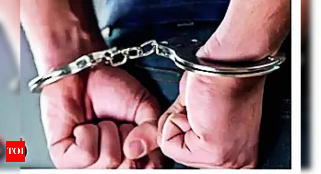 Police Handcuffing of accused triggers controversy Vijayawada News