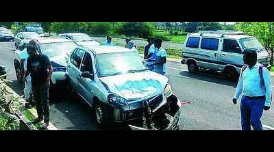 11 injured as three cars collide on Salem-Coimbatore NH