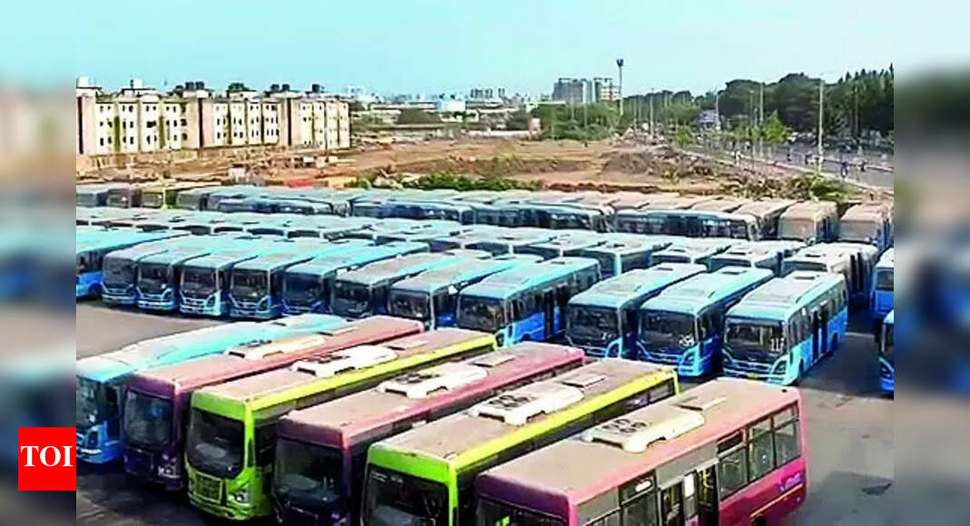City Buses: AAP alleges 175 city buses gathering dust in city | Surat News - Vimarsana News