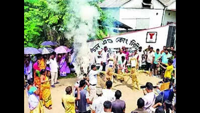 Dibrugarh tea workers protest pending wages, job conditions