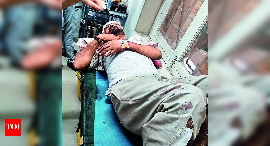 Teacher: Teacher tied up, thrashed in Mahisagar | Vadodara News - Vimarsana News