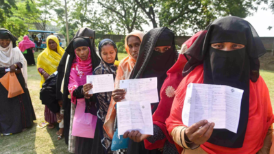 With two INDIA bloc suitors, which way will Muslim votes go in Bengal? |  Kolkata News - Times of India