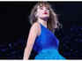 Taylor handles her wardrobe malfunction like a queen
