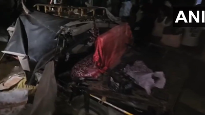Three dead, six injured as auto collides with truck in Bihar's Sitamarhi