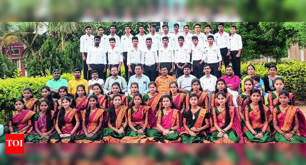 Morarji Desai school in Hanakunti village records 100% result despite lack of facilities | Mangaluru News - Vimarsana News