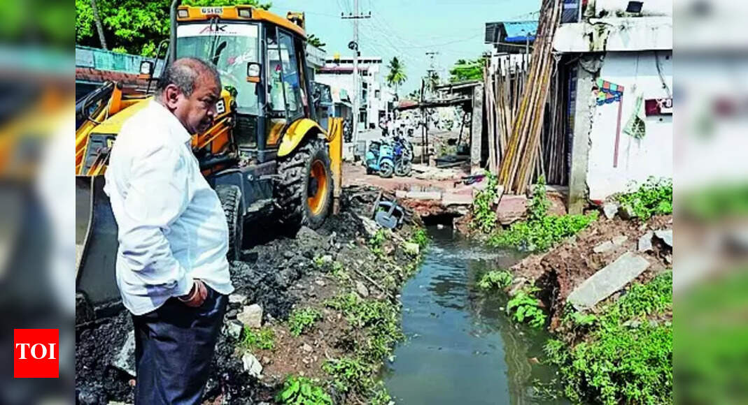 Shivamogga hit by pre-monsoon showers; many houses flooded | Mysuru News - Vimarsana News