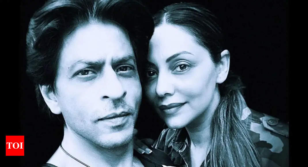 Gauri Khan looks worried as she visits Shah Rukh Khan in hospital, Juhi Chawla also accompanies her to check on his health condition | Hindi Movie News – Times of India