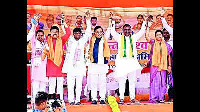 Himanta slams JMM-Cong, plays Hindu-Muslim card at Bokaro rally