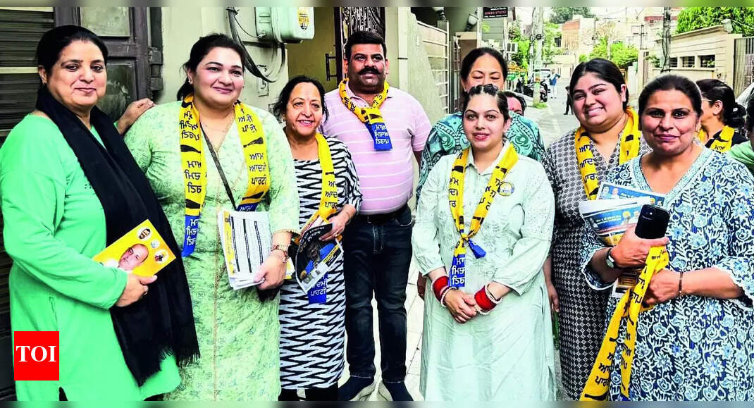 AAP Leader: Daughters Fly Home to Boost AAP Leader's Campaign | Ludhiana News - Vimarsana News