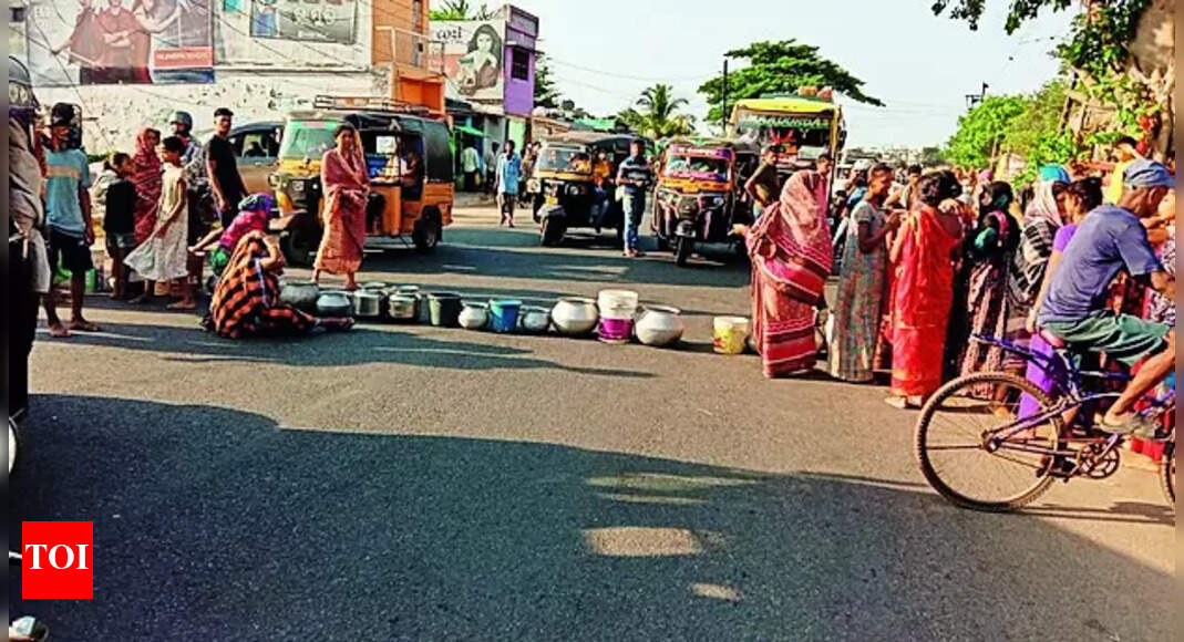 Water Supply: Ganjam villagers block NH-16 over defunct water supply | Bhubaneswar News - Vimarsana News