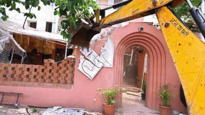 PMC acts against 40 eateries, citizens call demolition drive an eyewash
