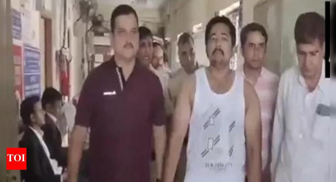 Graffiti against Kejriwal: Accused produced before Delhi court | India News - Vimarsana News