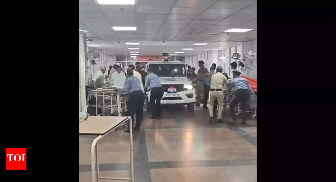 On cam: Police vehicle enters AIIMS to arrest sexual abuse accused | Dehradun News - Vimarsana News
