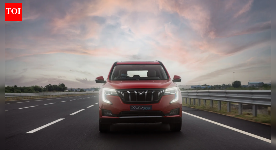 Mahindra XUV 700 AX5 Select launched: Check price, features, engine ...