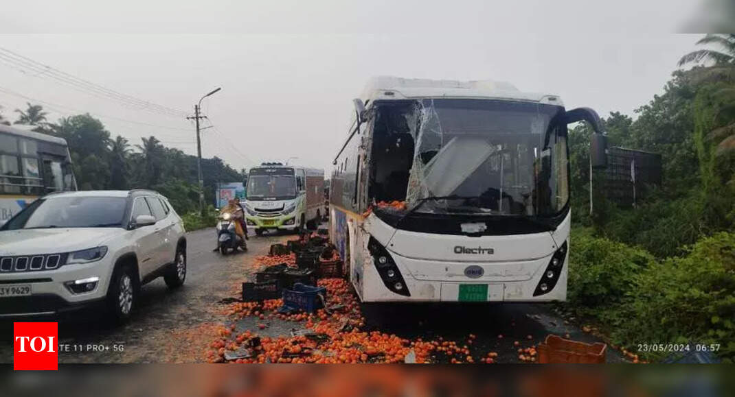 Speeding tomato truck rams bus, KTC driver hurt | Goa News - Times of India