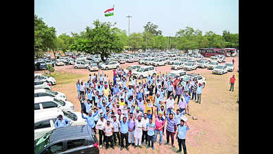 Over 400 app-based cab drivers stage stir in Sec 17