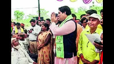 On last day of campaign, BJP MP Varun Gandhi has his ‘mere paas ma hai’ moment in Sultanpur