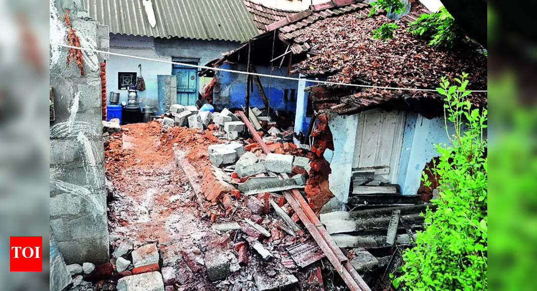 House Collapse: One killed as house collapses in rain | Coimbatore News - Vimarsana News