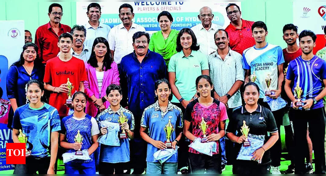 Mohit and Vennila Win Titles at Badminton Championship | Hyderabad News