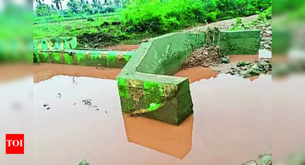Flooded Houses: 300 houses flooded in Erode; 160 moved to relief camps | Coimbatore News - Vimarsana News