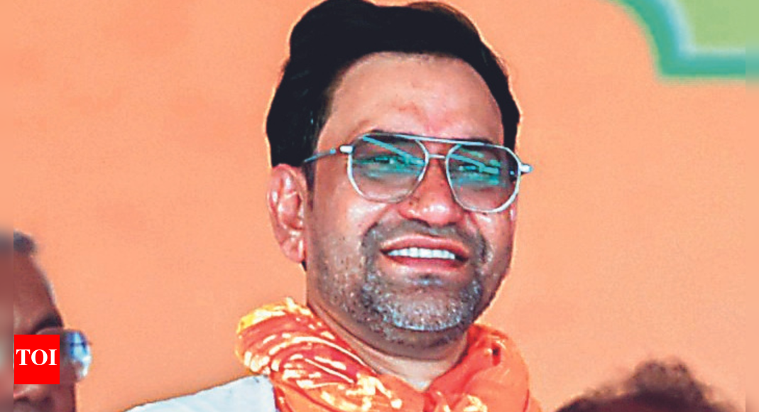 Azamgarh doesn't need a deserter, but one who ensures planned devpt: Dinesh Lal Yadav Nirahua | India News - Vimarsana News