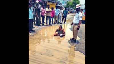 In Hyderabad, woman sits in pothole for an hour to highlight deplorable state of road