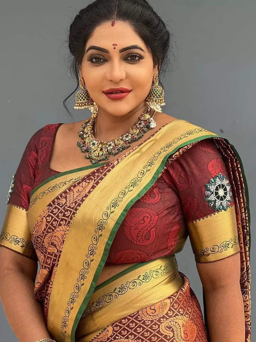 Reshma Pasupuleti showcases timeless beauty in ethnic wear | Times of India