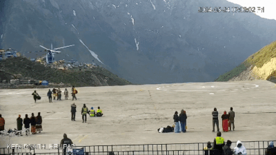 Watch: Heart-stopping helicopter landing in Kedarnath ends with all passengers unharmed