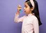 What are the early symptoms of asthma in children?