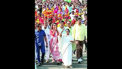 In first Kolkata rally, CM Mamata Banerjee targets turncoats, praises old-timers