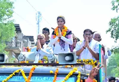 'Rajasthan govt to cover education expenses of Class 12 topper Prachi Soni'