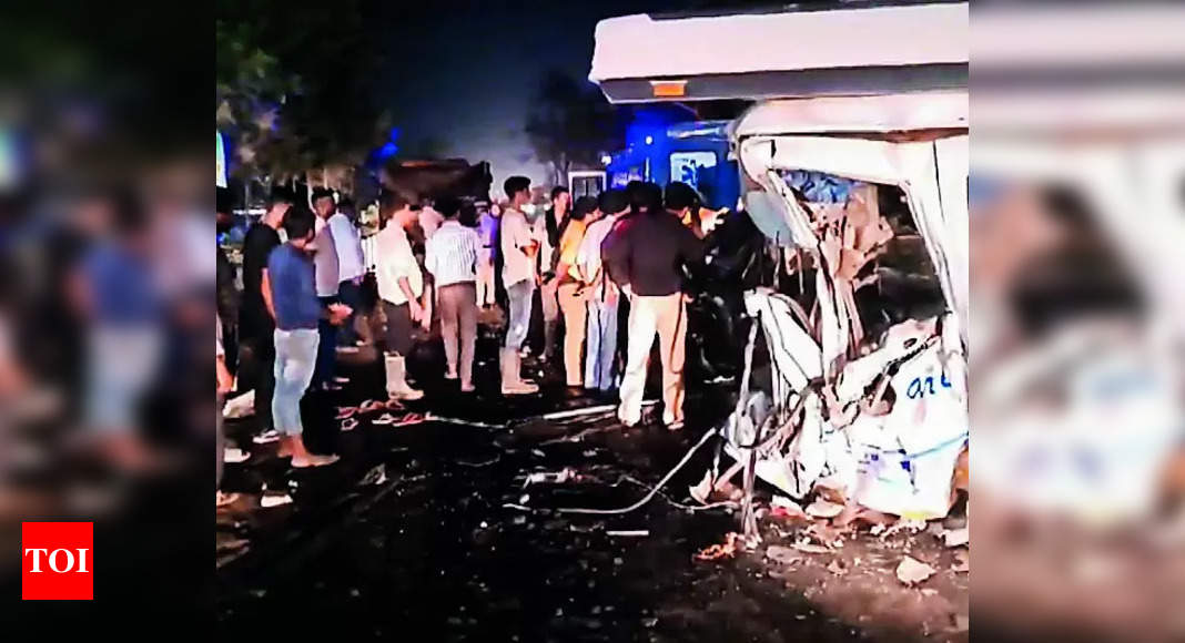 6 of a family killed as bus to Vaishno Devi hits truck